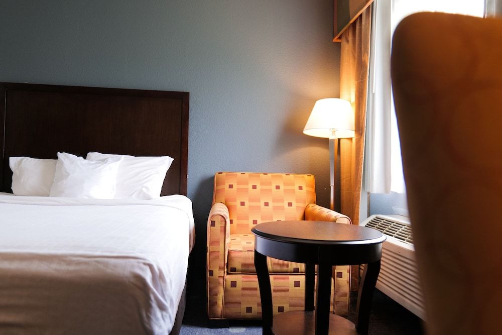 Room, 1 King Bed, Accessible, Non Smoking (Mobility/Hearing, Bathtub)