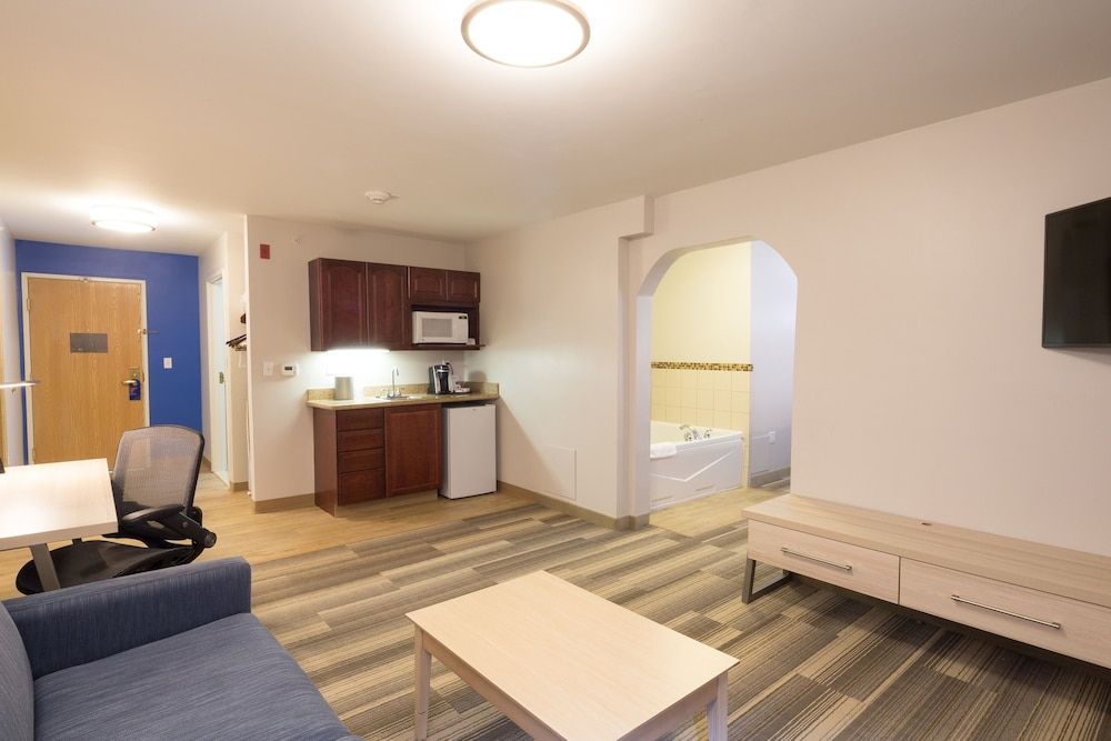 Suite, 1 King Bed, Jetted Tub