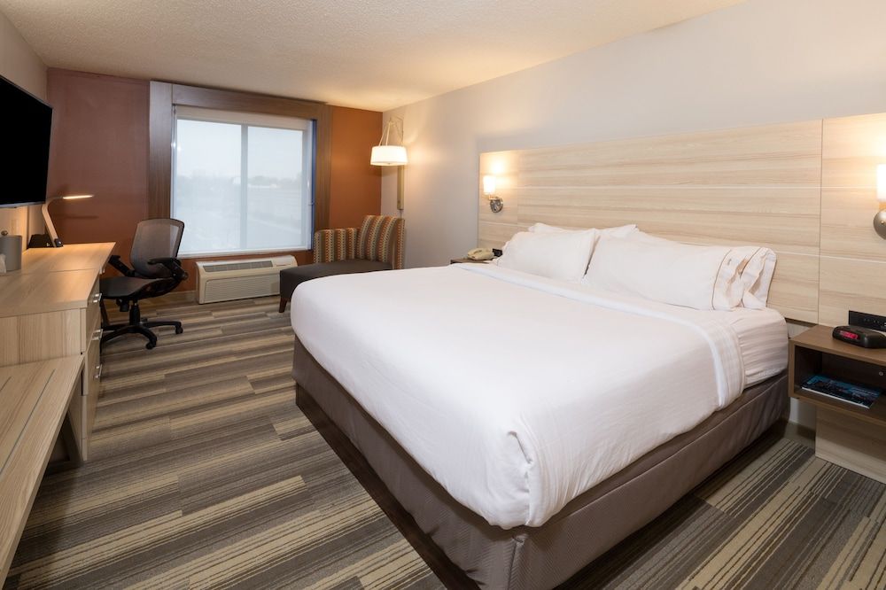 Standard Room, 1 King Bed, Accessible (Communications, Accessible Tub)