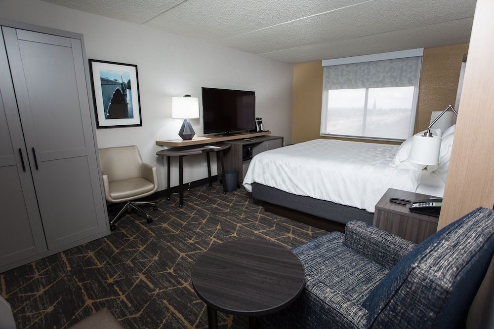 Standard Room, 1 King Bed, Accessible (Communications)