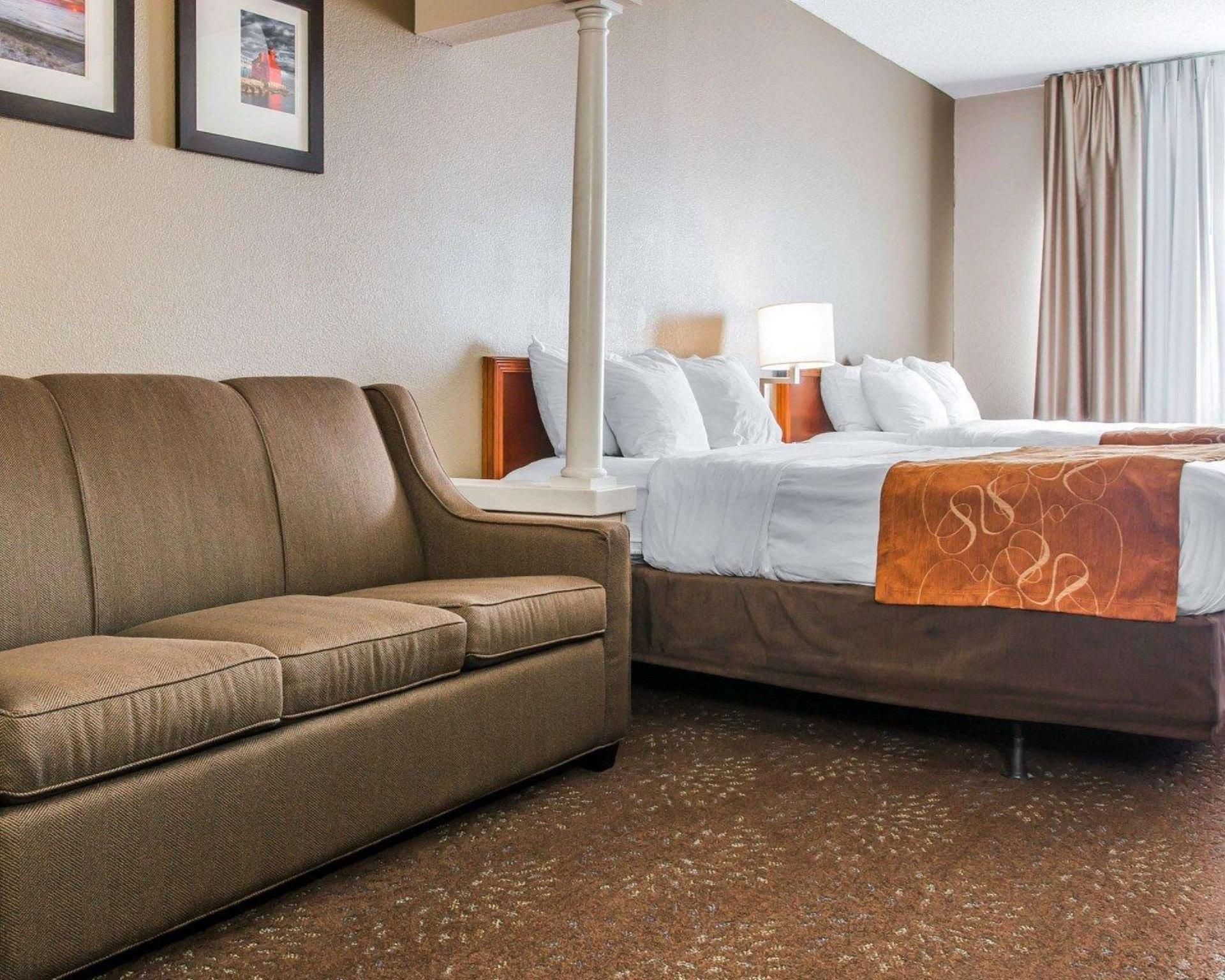 1 Queen Bed Suite Nonsmoking