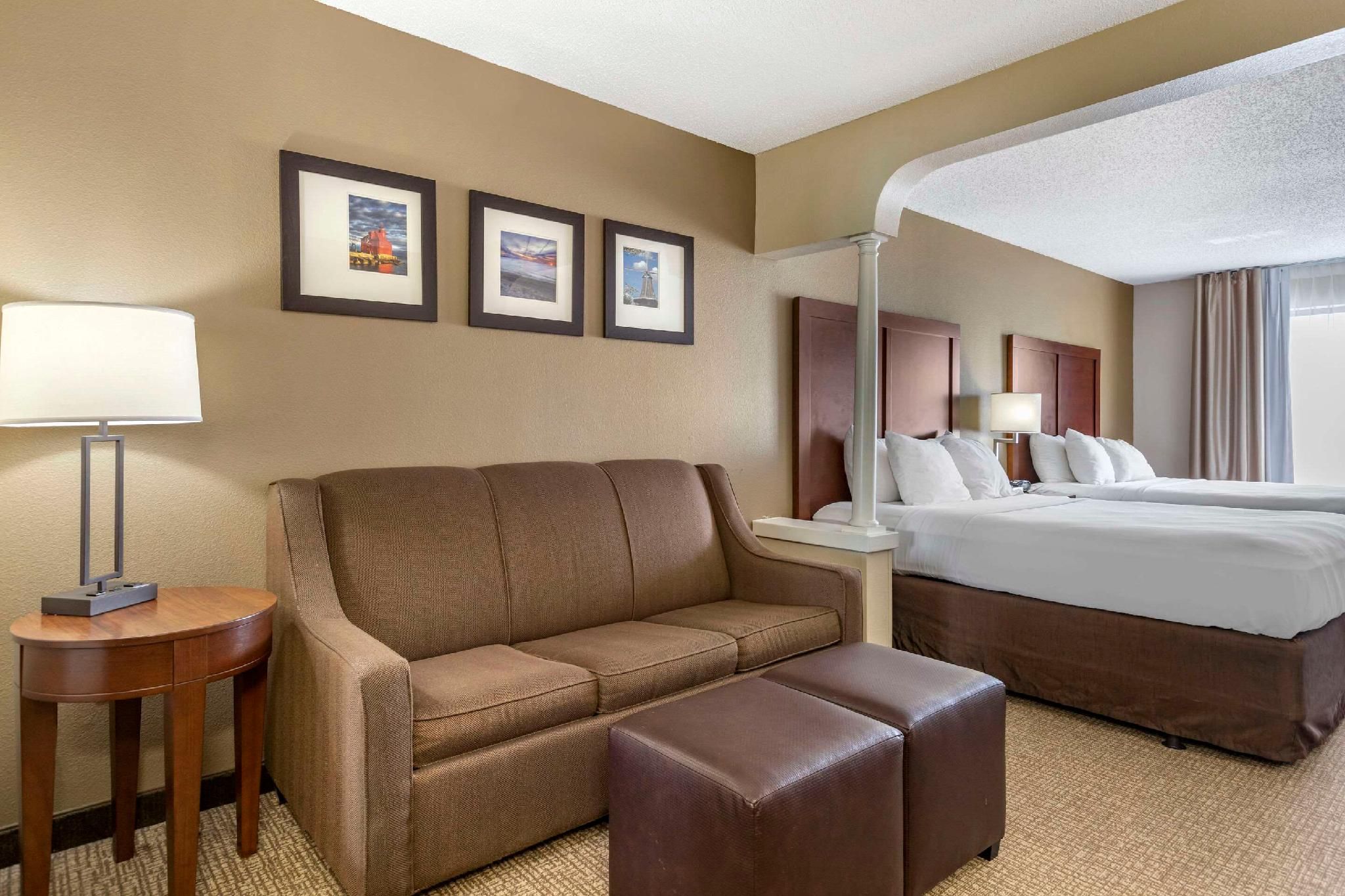 2 Queen Beds, Suite, Nonsmoking