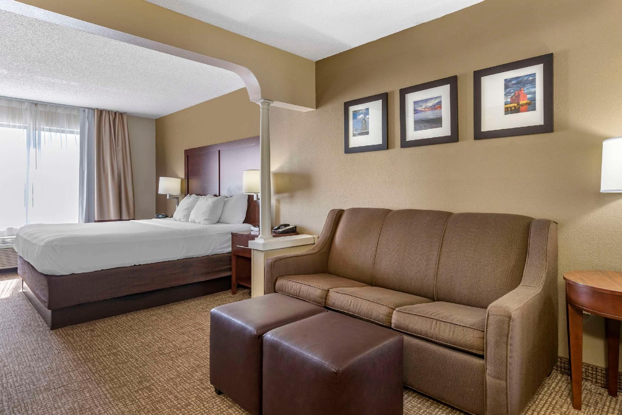 1 King Bed Suite Non-Smoking