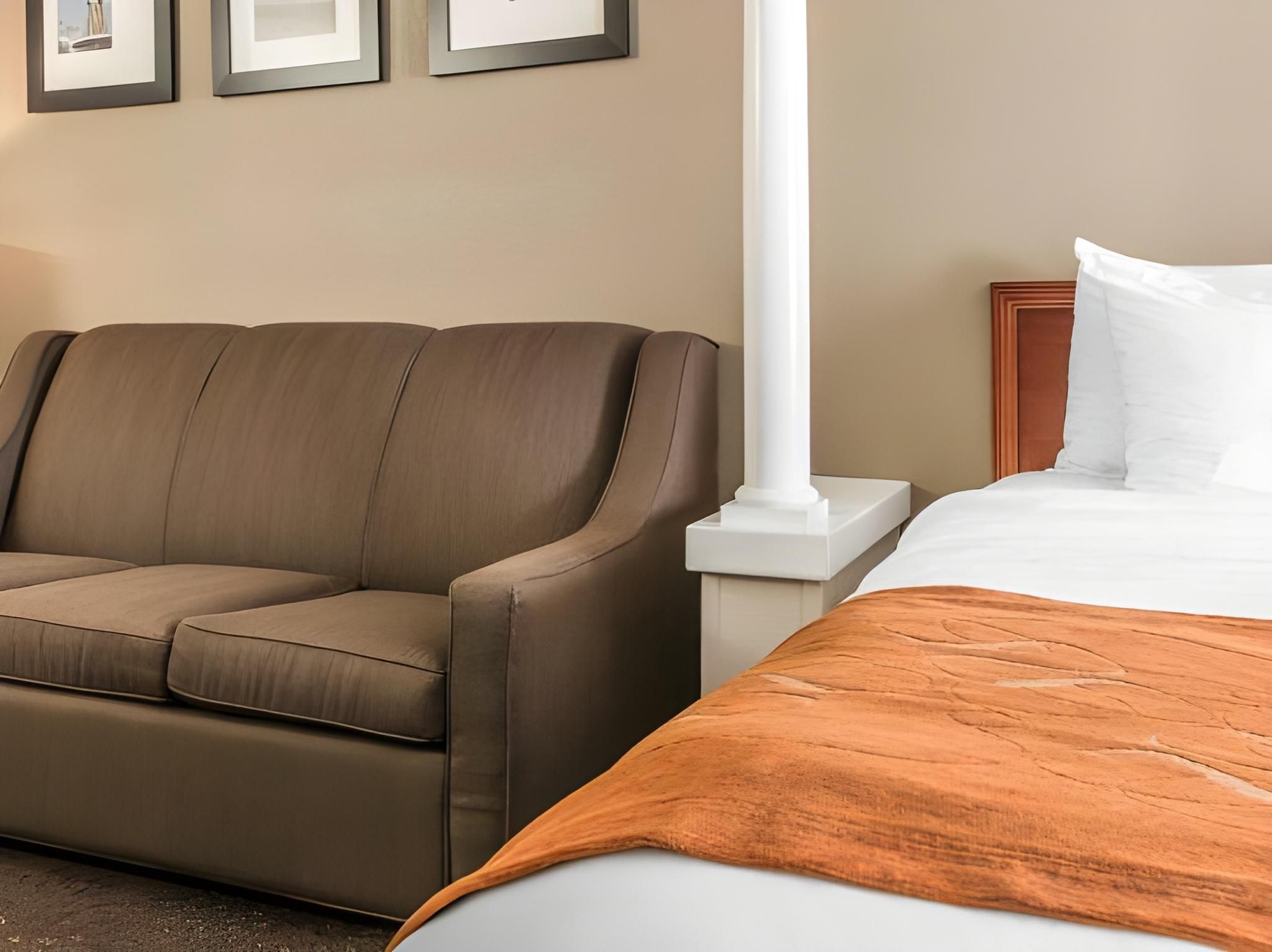 2 Queen Beds Suite Non-Smoking