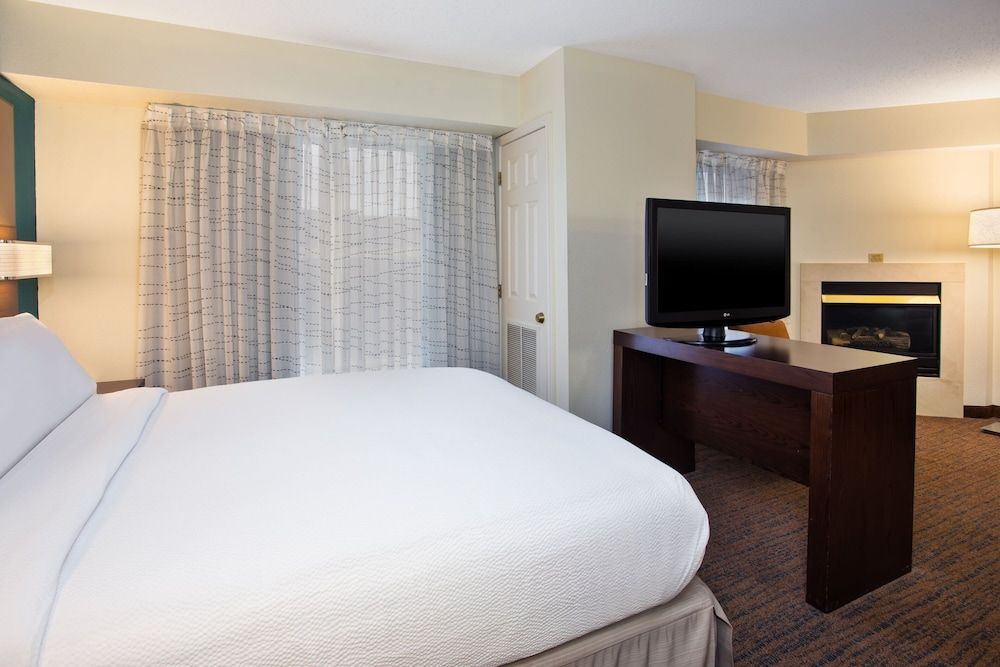 Studio Suite, 1 Queen Bed with Sofa bed, Fireplace