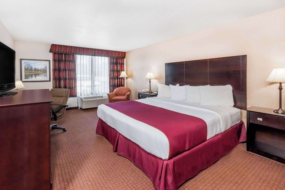 Room, 1 King Bed, Non Smoking (Exterior View First Floor)