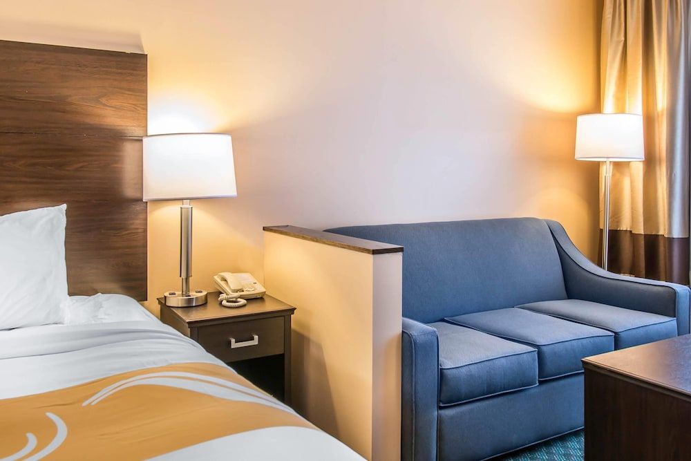 Suite, 1 King Bed with Sofa bed, Non Smoking