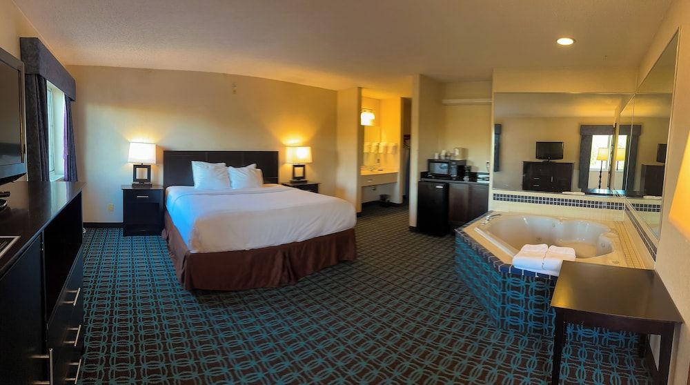Suite, 1 King Bed, Non Smoking