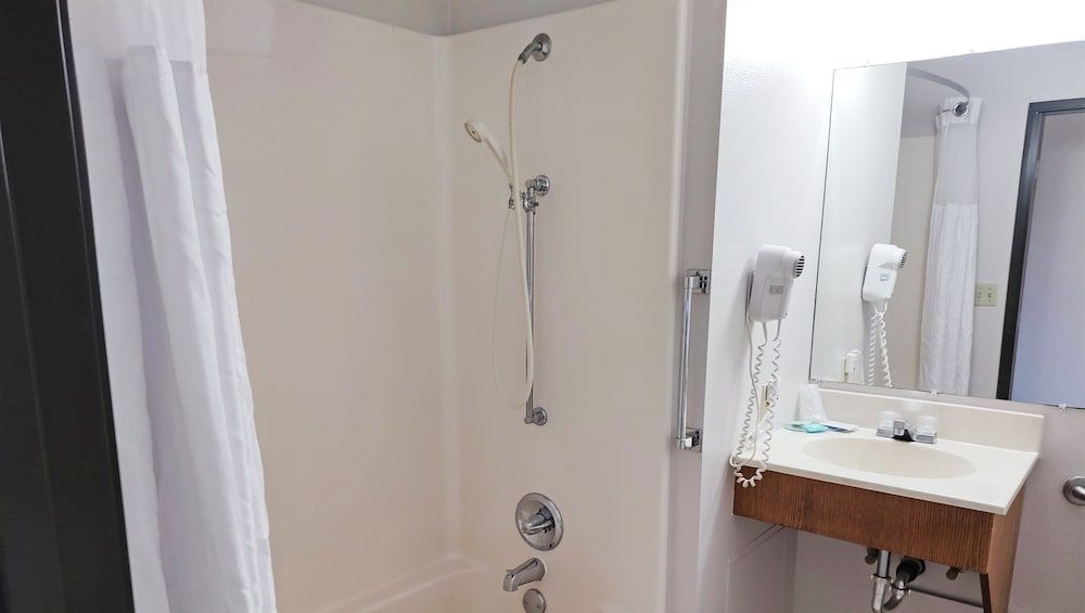 Standard Room, 1 Queen Bed, Accessible, Non Smoking