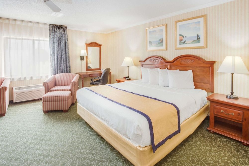 Standard Room, 1 King Bed