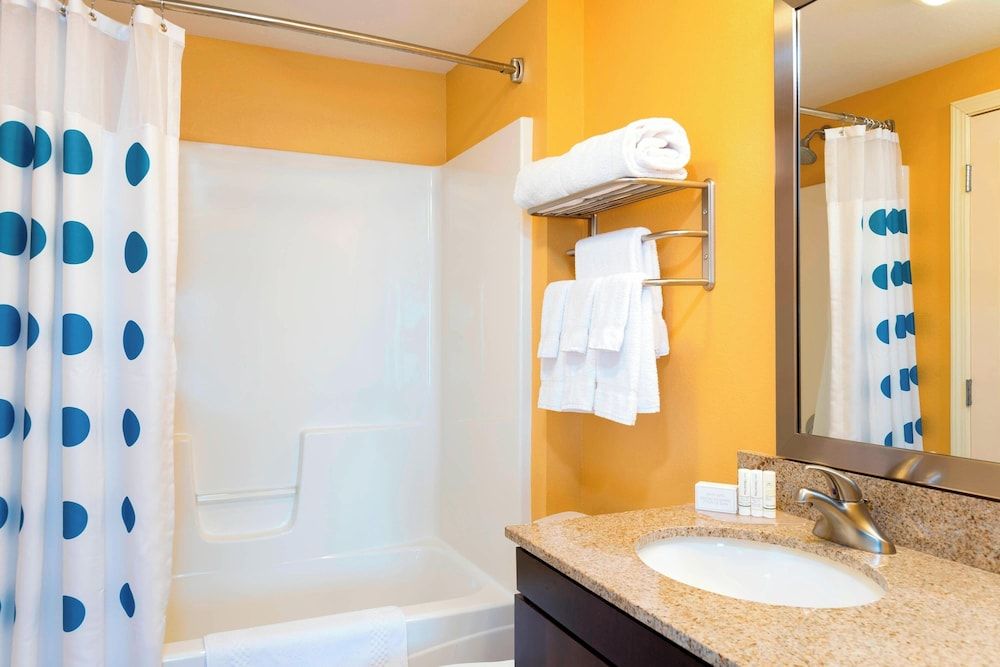 Suite, 1 Bedroom (Mobility/Hearing Access, Roll-In Shwr)