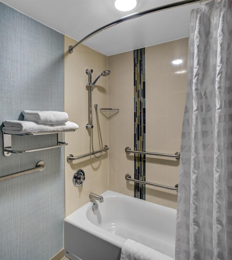 Room, 1 King Bed, Accessible, Bathtub