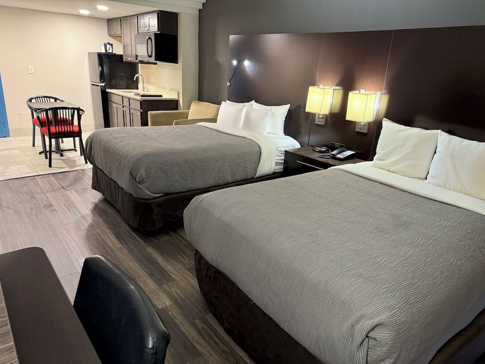 Suite, Multiple Beds, Non Smoking