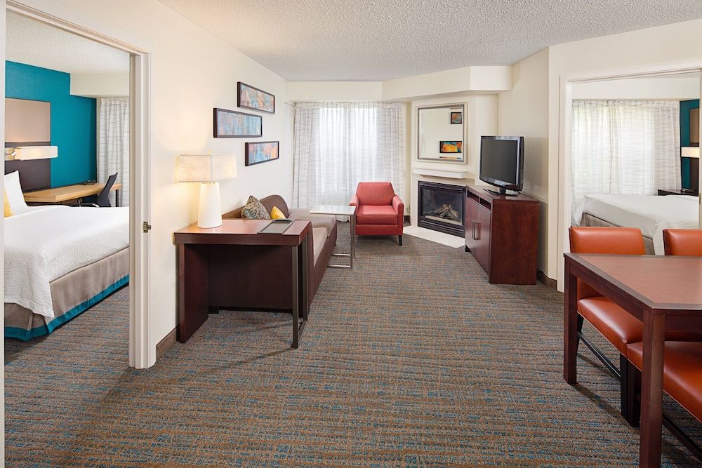 Suite, 2 Bedrooms, Non Smoking, Fireplace