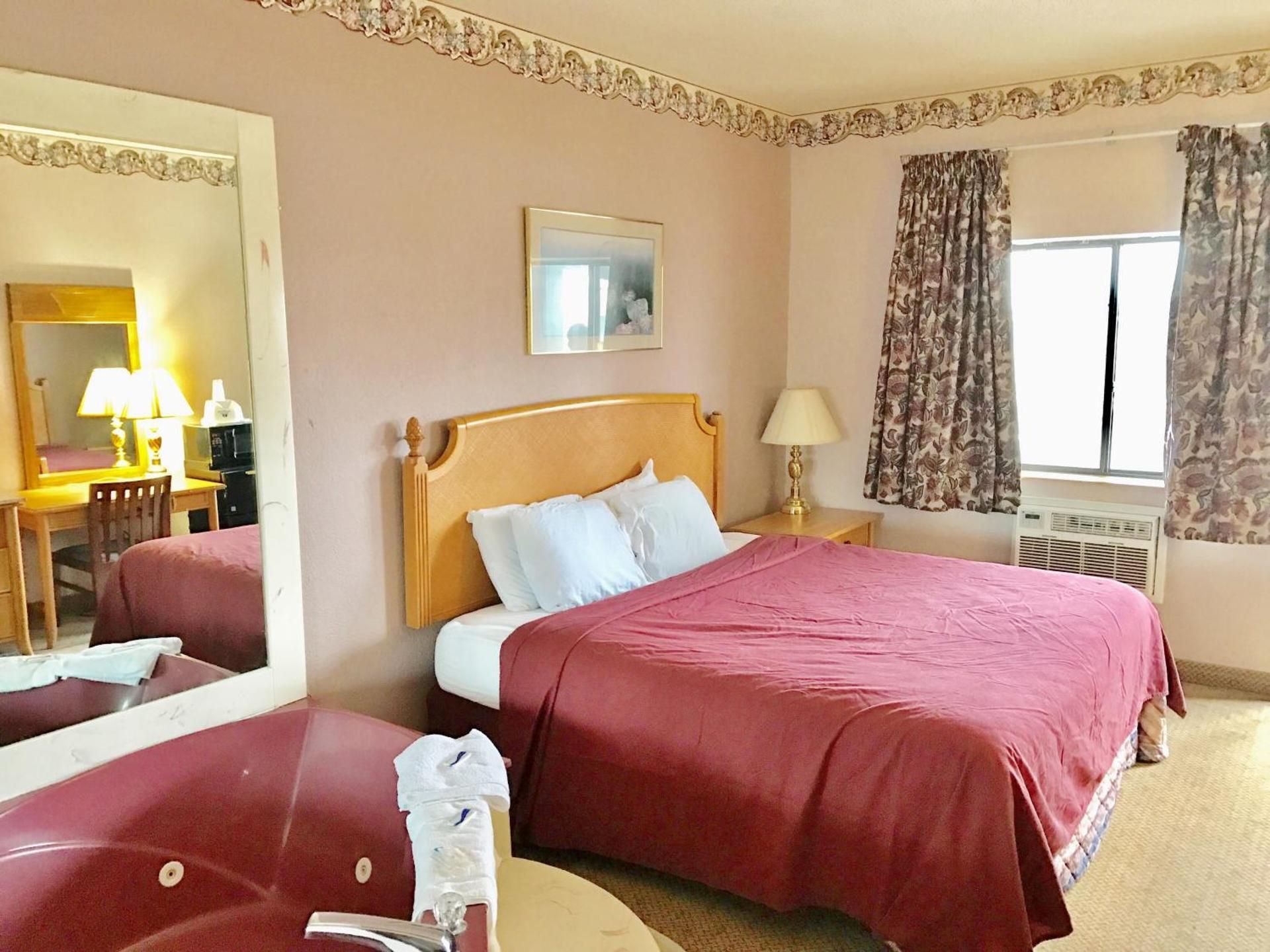 Queen Room with Whirlpool