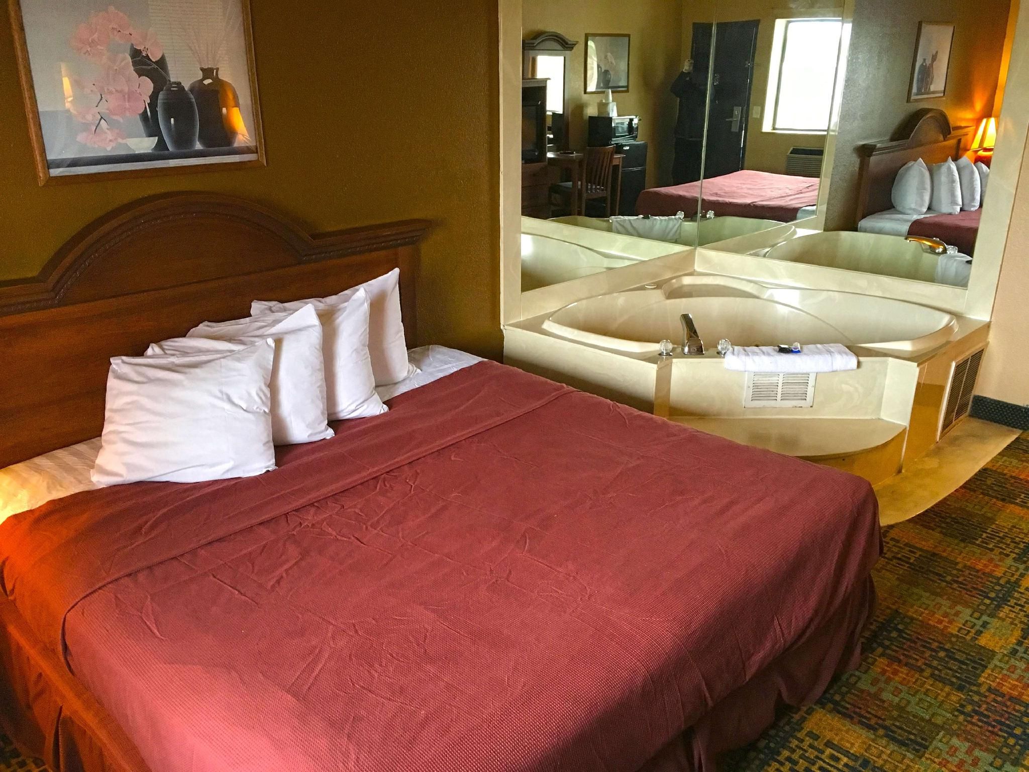 1 King Bed Jacuzzi Suite Non-Smoking