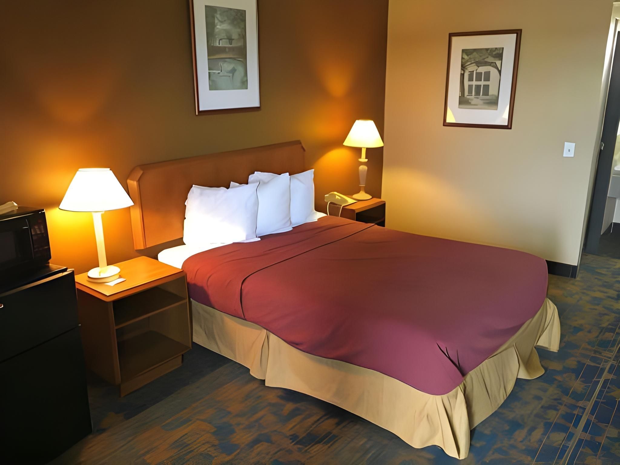 Queen Room with Whirlpool
