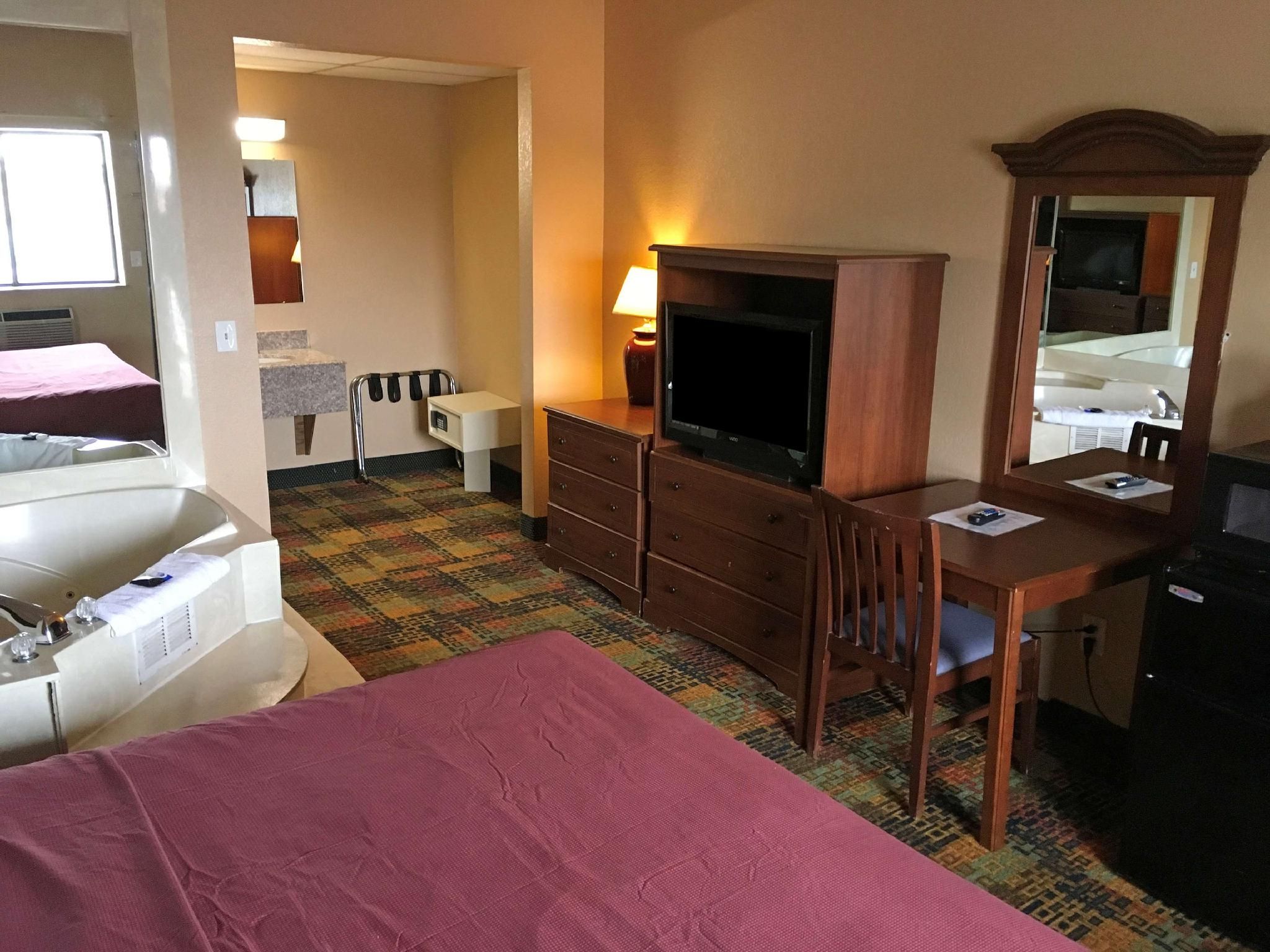 1 King Bed Jacuzzi Suite Non-Smoking