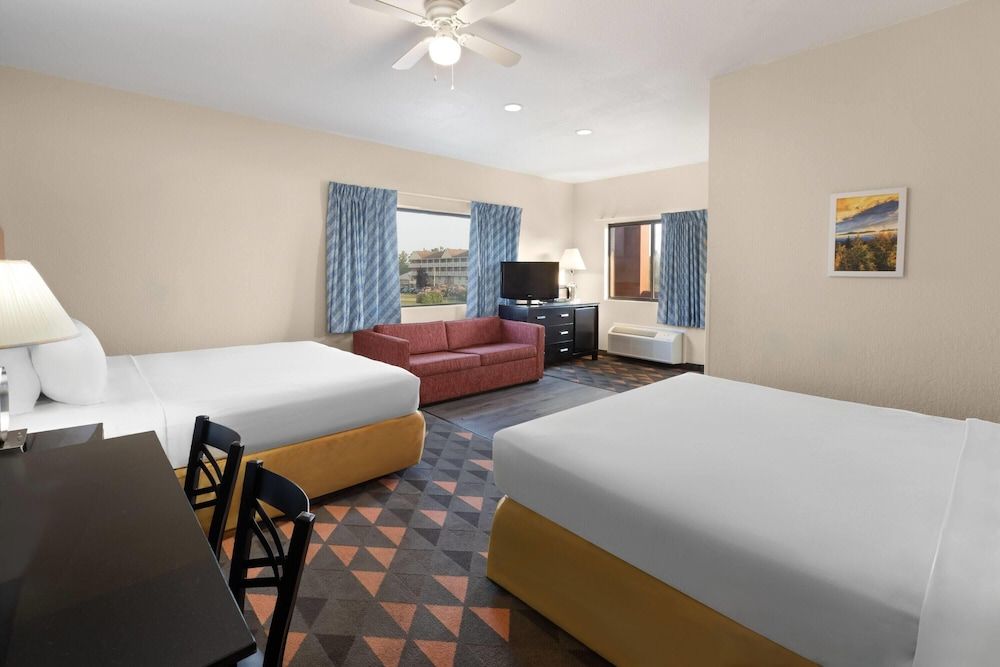 Room, Multiple Beds, Non Smoking (Bridge View)