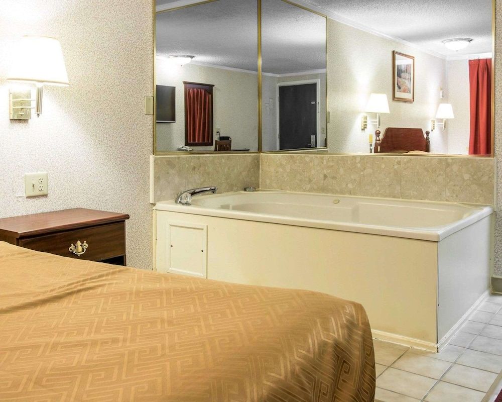 Standard Room, 1 King Bed, Non Smoking, Hot Tub