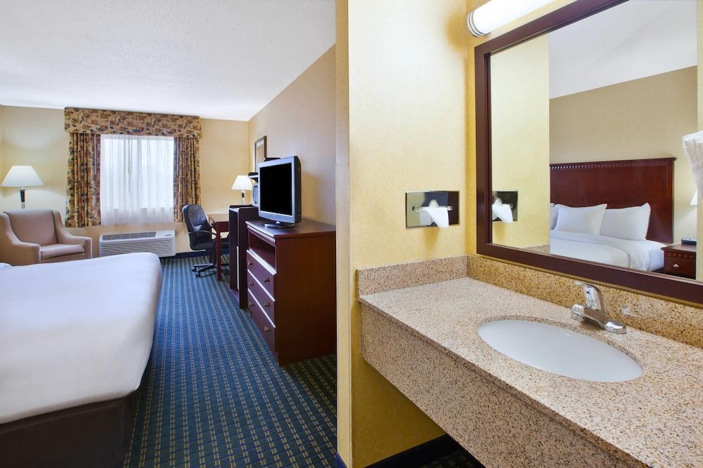Standard Room, 1 King Bed, Non Smoking