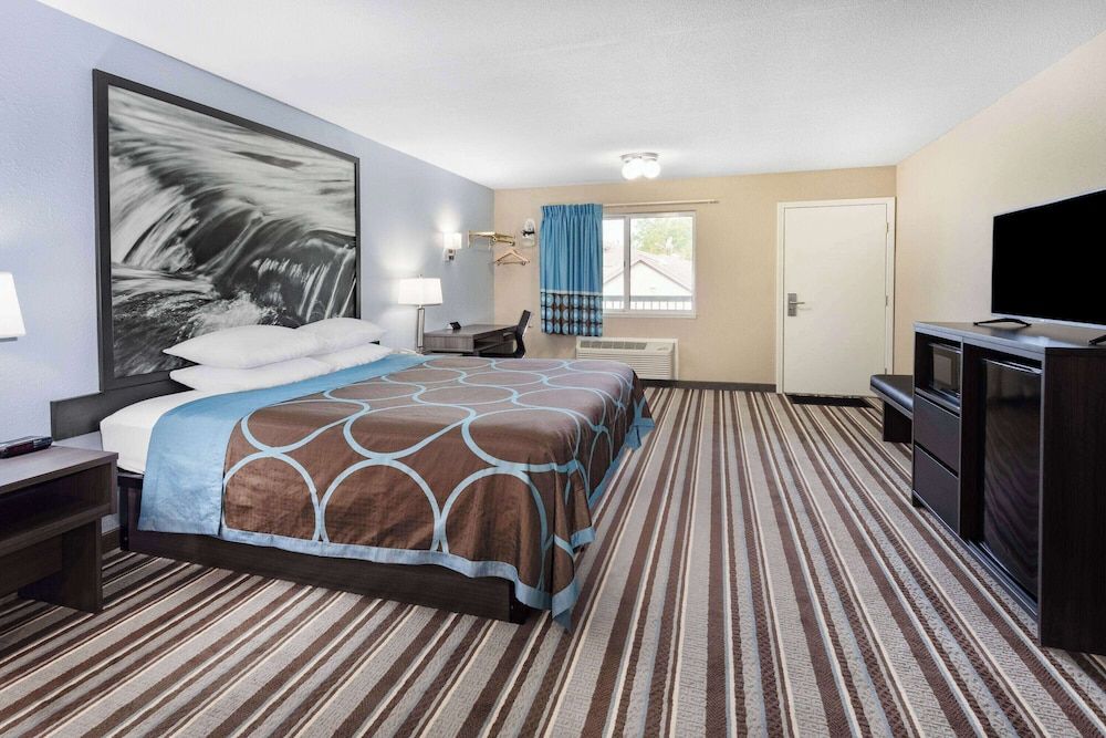 Room, 1 King Bed, Accessible, Non Smoking (Mobility, Tub w/ Grab Bars)