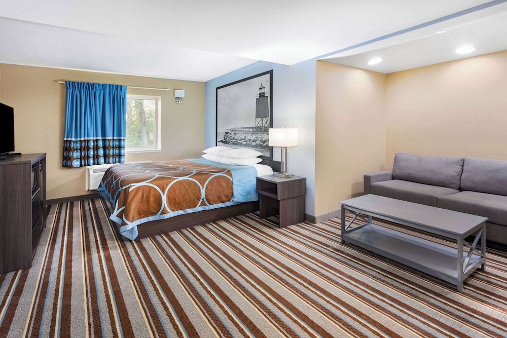 Studio Suite, 1 King Bed, Non Smoking (Exterior Entrance)
