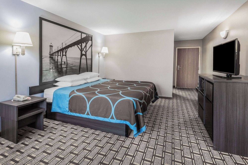 Room, 1 King Bed, Non Smoking (Exterior Entrance)