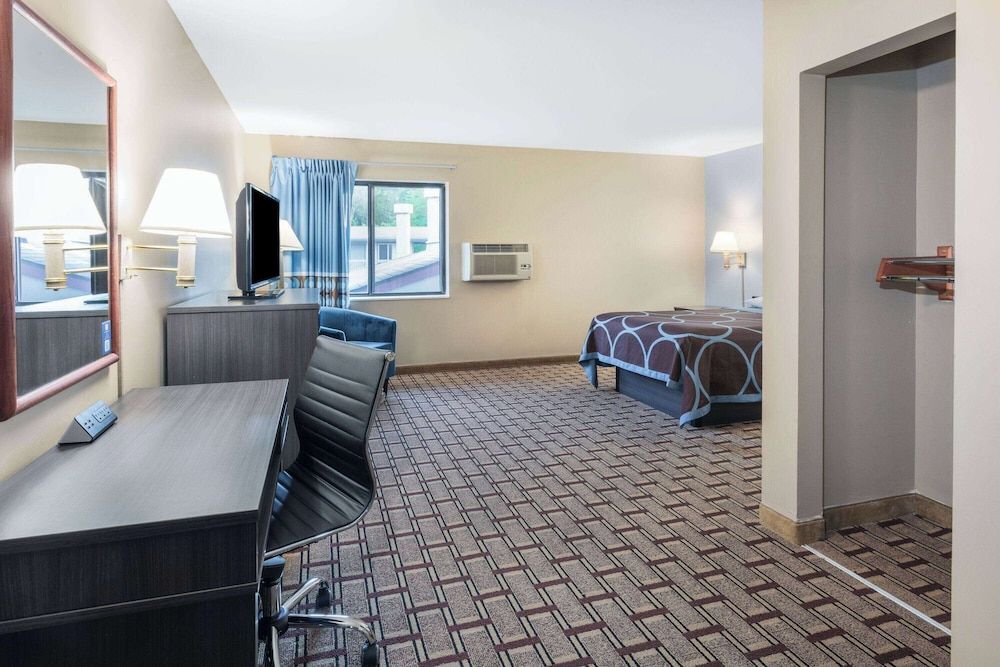 Room, 1 King Bed, Accessible, Non Smoking (Mobility/Interior Entrance)