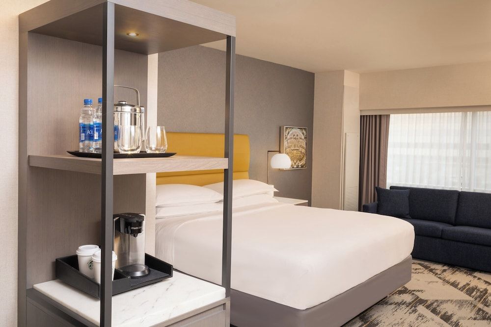 Room, 1 King Bed (Mobility Accessible, Roll-in Shower)