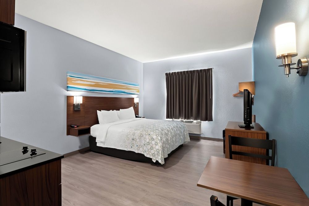 Studio, 1 King Bed, Non Smoking