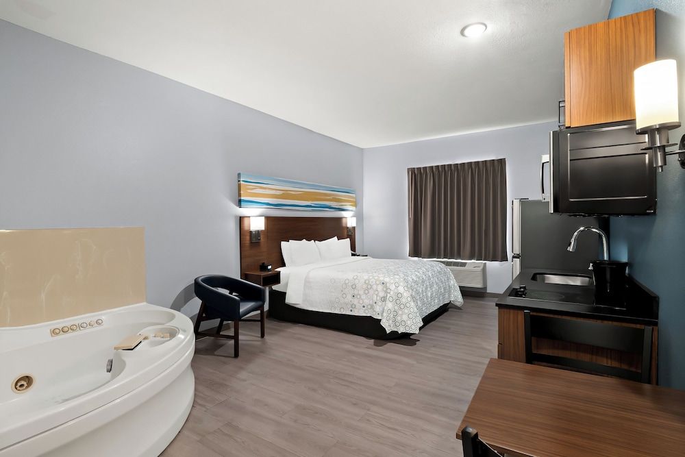 Studio, 1 King Bed, Non Smoking, Jetted Tub