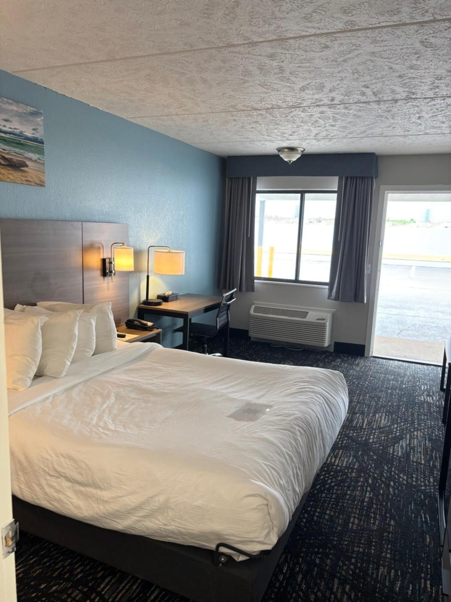 1 Queen Bed, First Floor, Mobility Accessible Room, Tub w/Grab Bars, Non Smoking