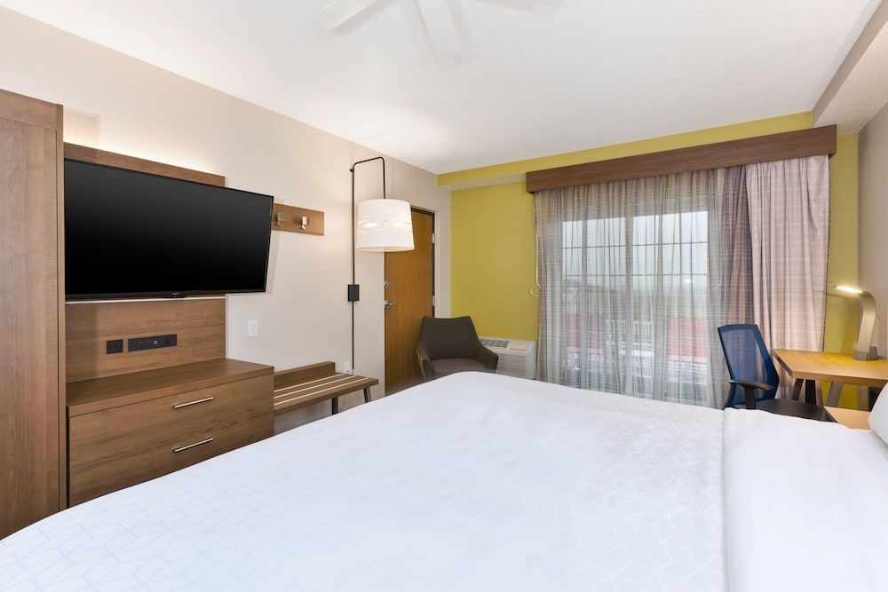 Suite, 1 Bedroom, Accessible (Roll-In Shower)
