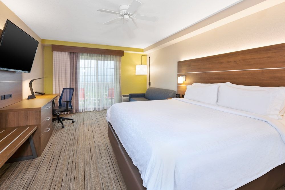 Standard Room, 1 King Bed, Valley View