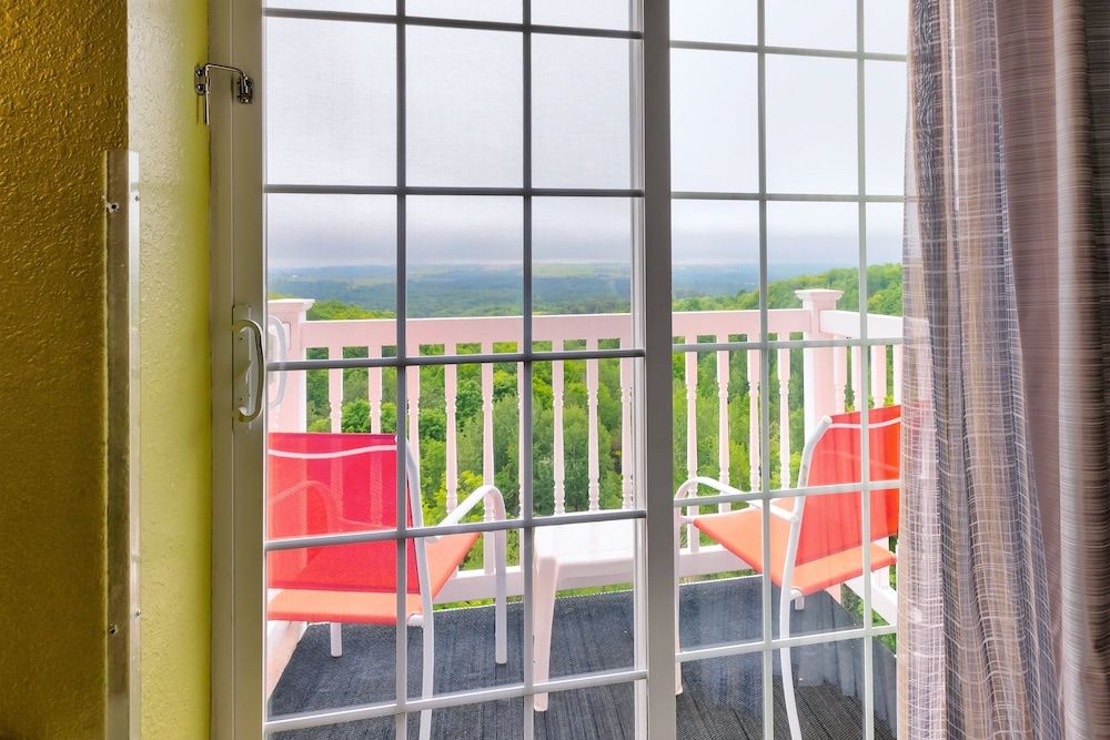 Suite, 2 Queen Beds, Balcony (Additional Living Area)