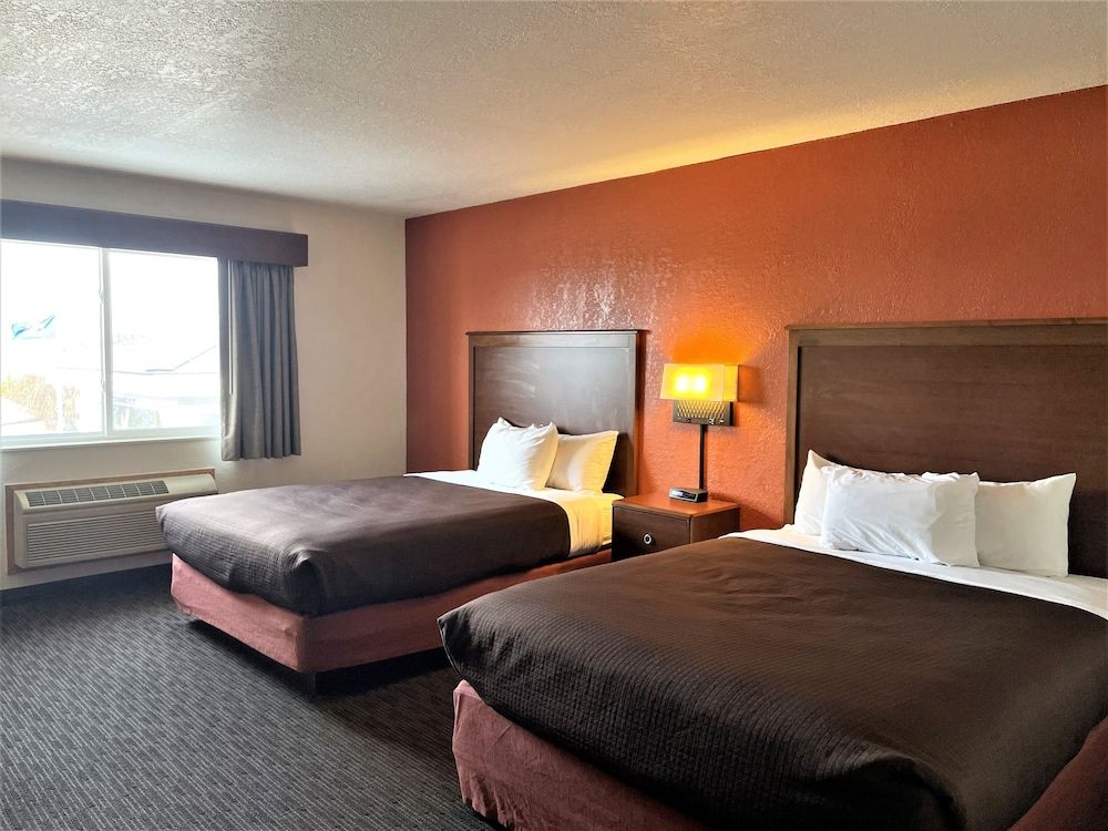 Deluxe Room, 2 Queen Beds, Non Smoking, Lake View (Second Floor)
