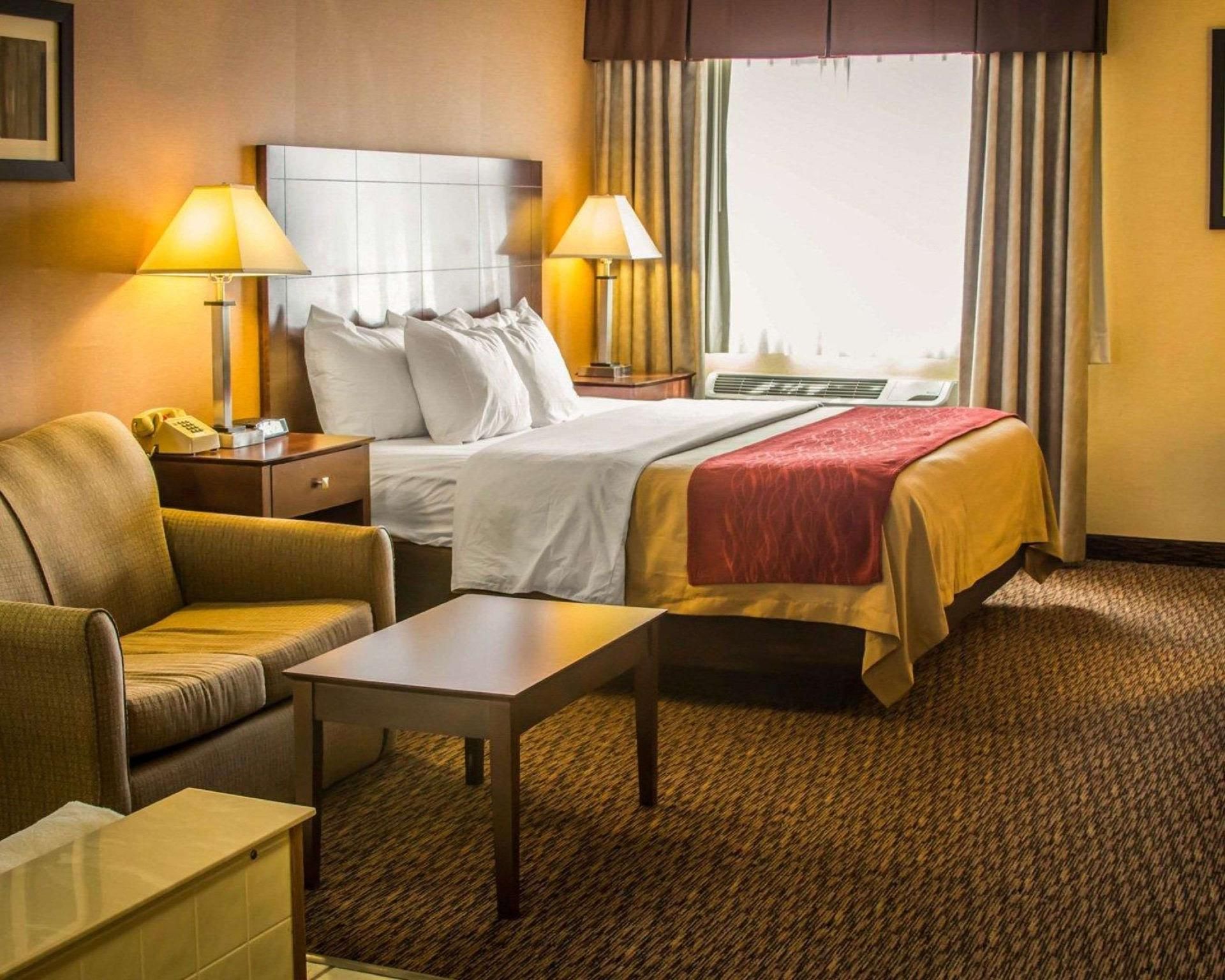 1 King Bed, Suite, Nonsmoking, Accessible
