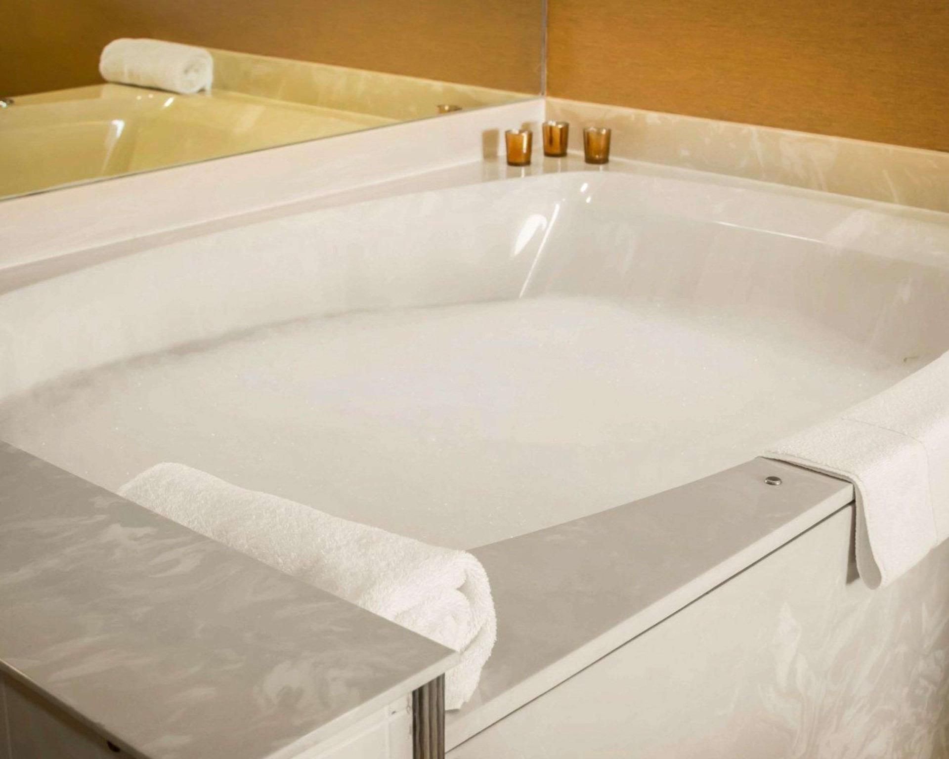 1 King Bed, Suite, Nonsmoking, Accessible
