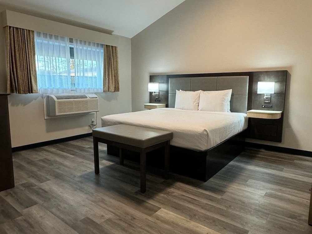 Executive Studio Suite, 1 King Bed, Non Smoking (Huron)