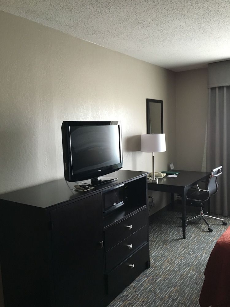 Room, 1 King Bed, Non Smoking, Refrigerator & Microwave (Upgraded Room)