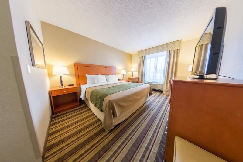 1 King Bed, Nonsmoking, Accessible