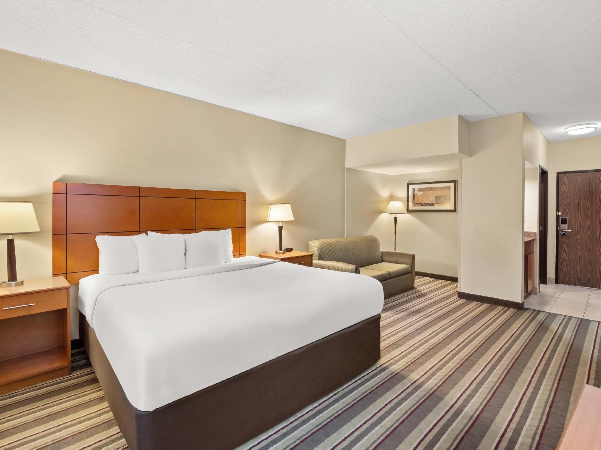 1 King Bed, Nonsmoking