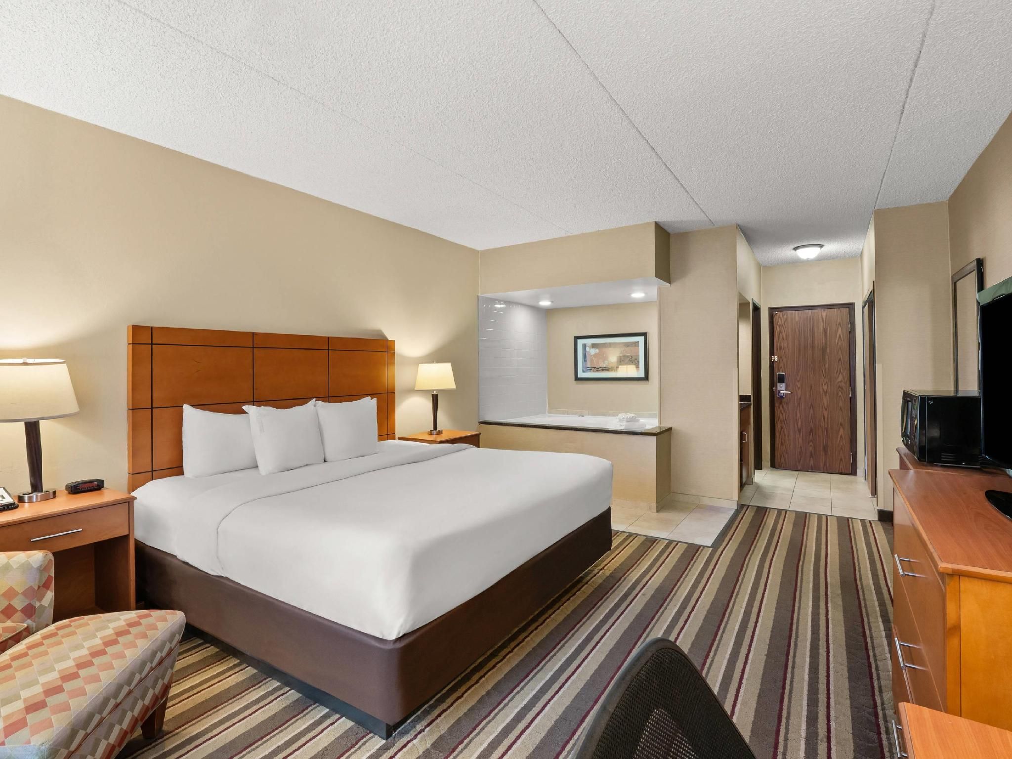 1 King Bed, Non-Smoking