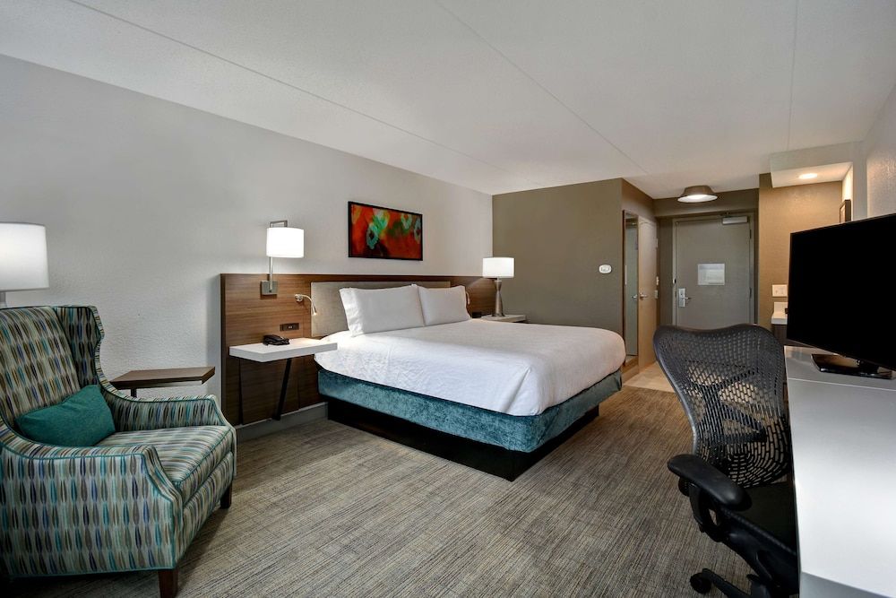 Room, 1 King Bed (Drinks & Snacks)