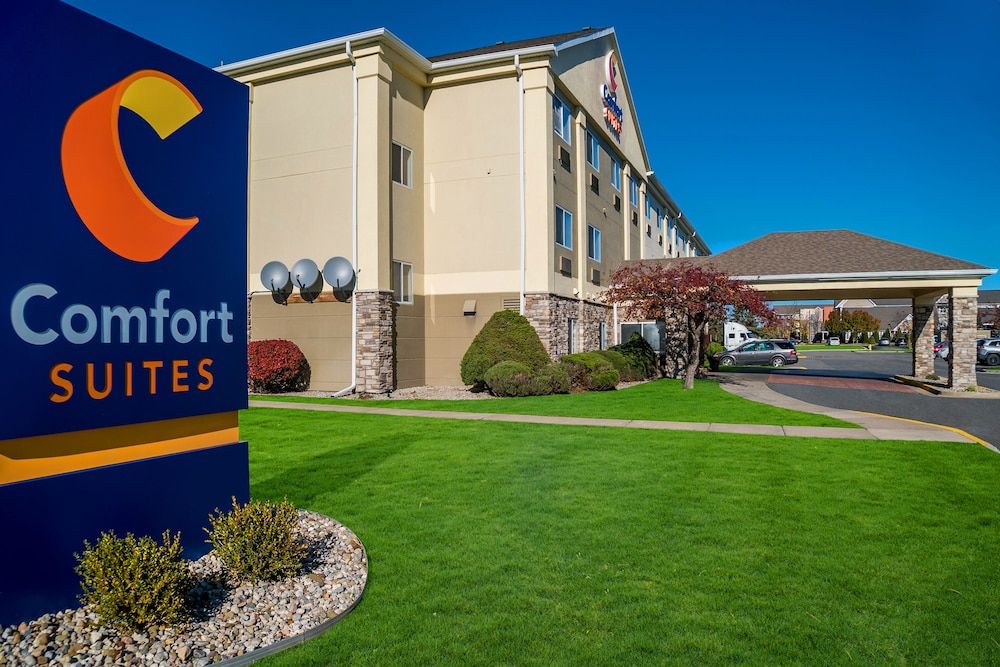 undefined Comfort Suites Saginaw 4