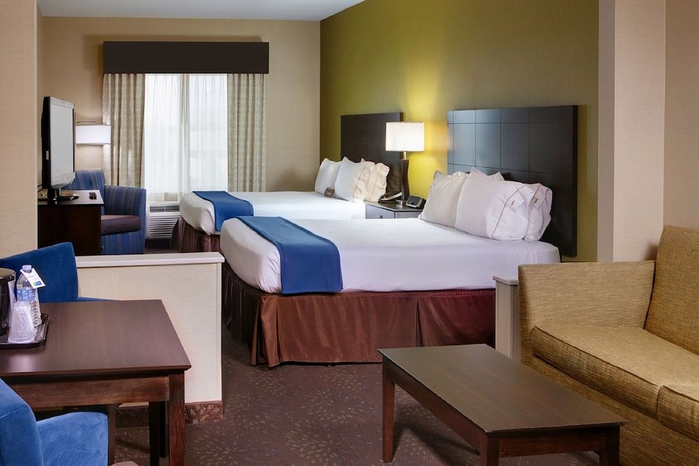 Suite, 2 Queen Beds (Additional Living Area)