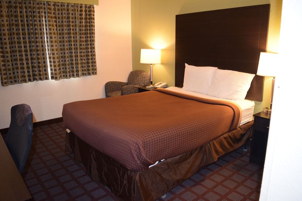 Standard Room, 1 Queen Bed (2nd or 3rd Floor)