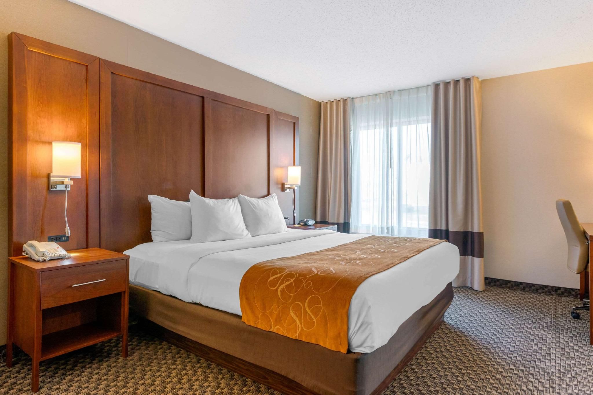 1 King Bed, Suite, Nonsmoking, Accessible