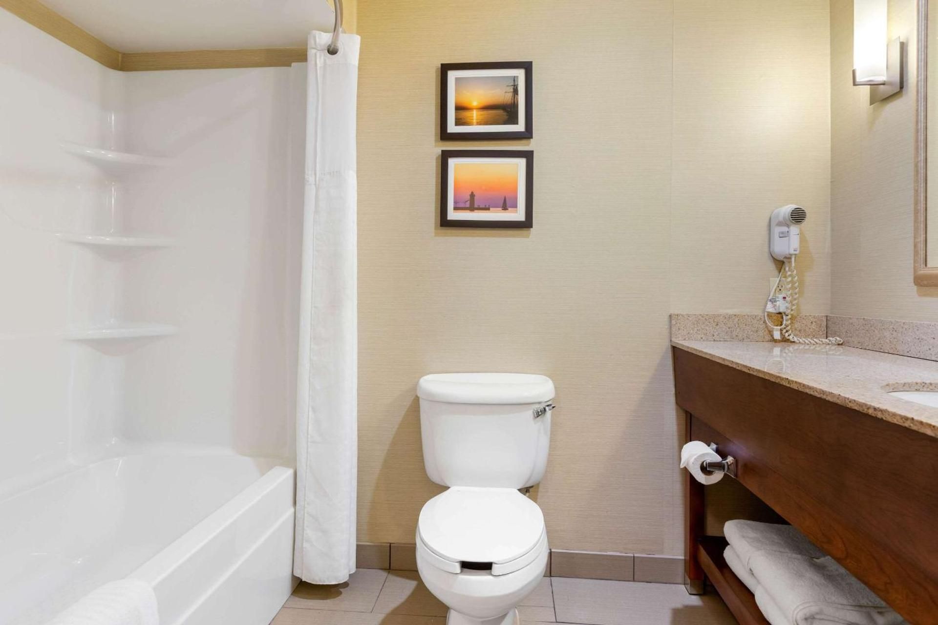 2 Queen Beds, Suite, Nonsmoking